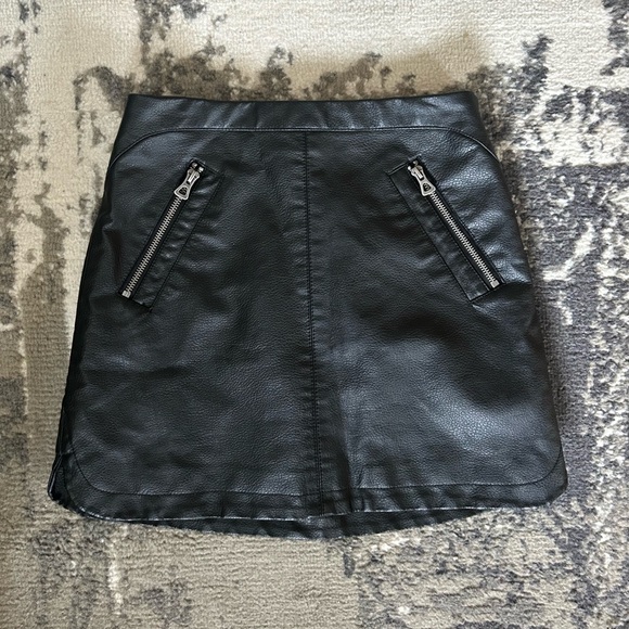 UO LEATHER SKIRT - Picture 1 of 3